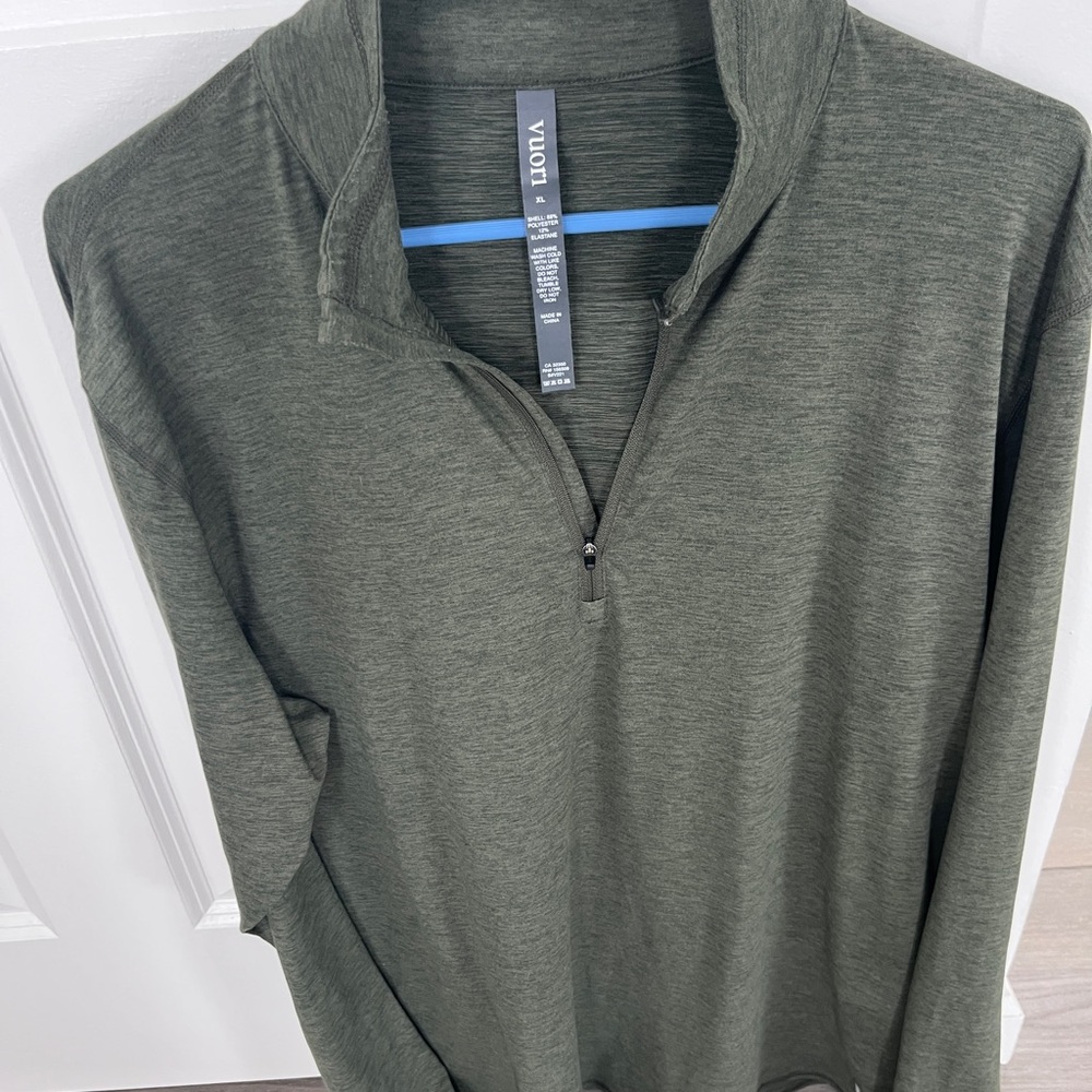 Men's vuori Green half zip in brand new condition size xl